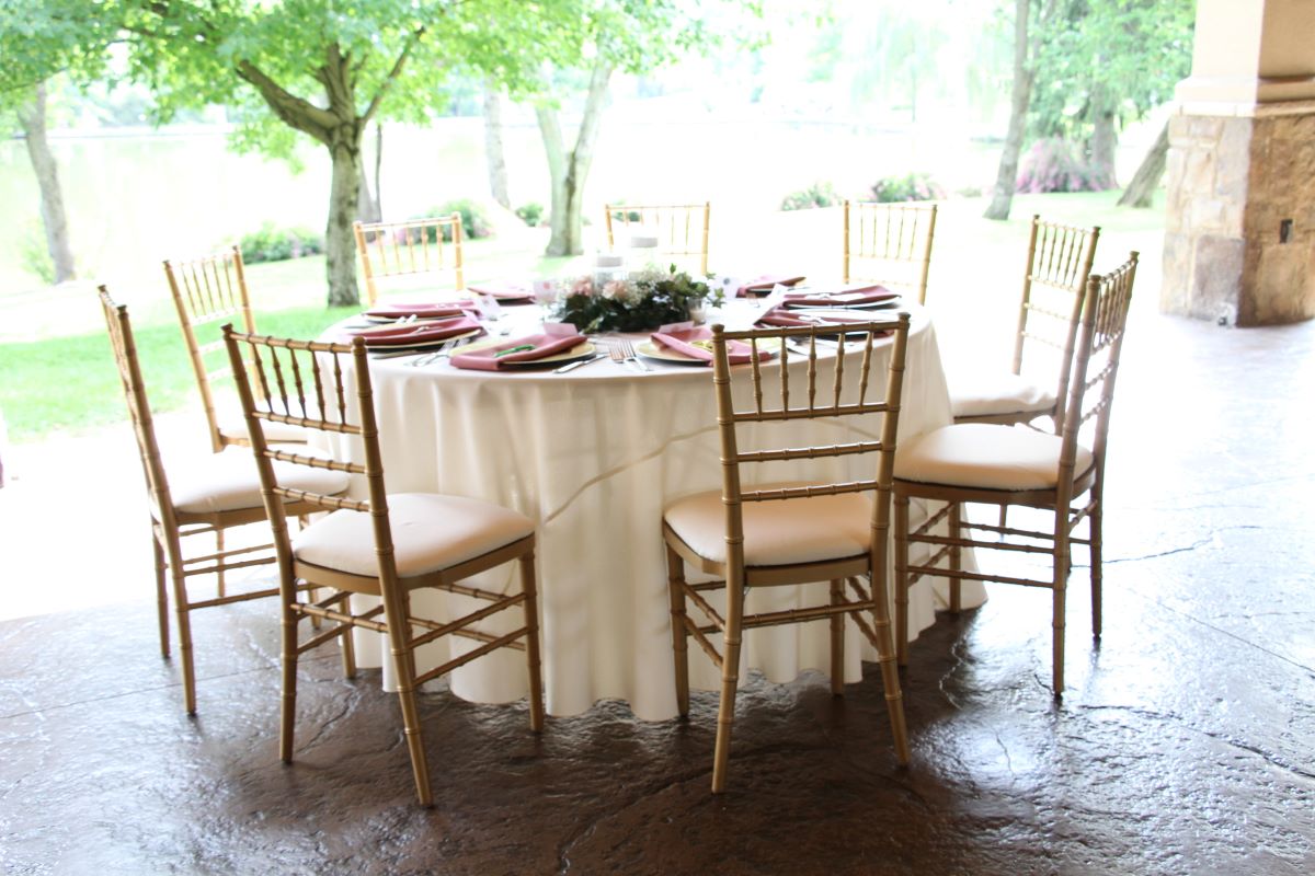 120" Round Ivory Solid Tablecover On 60" Round Table